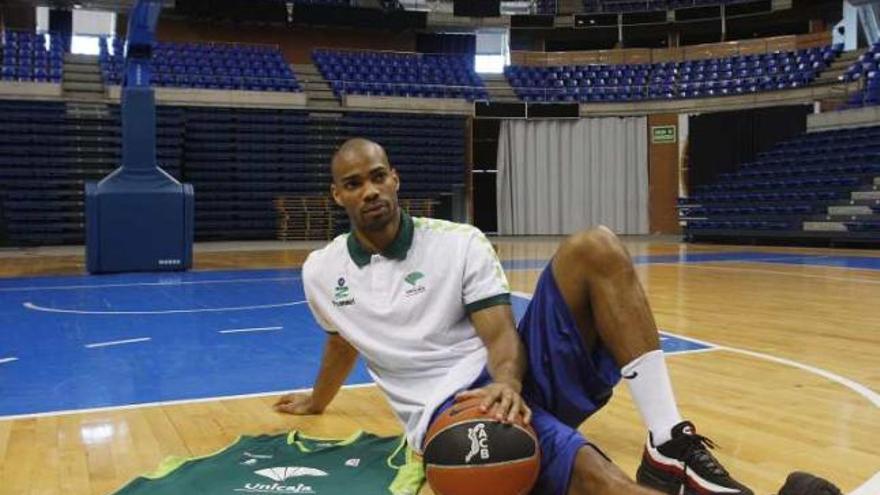 Sin debú. Gary Neal deberá esperar sentado para debutar.