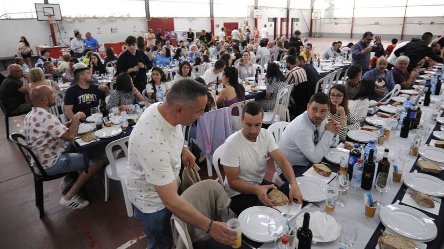 Fiesta con música y comida de Amigos da Empanada en A Bandeira | BERNABÉ/JAVIER LALÍN