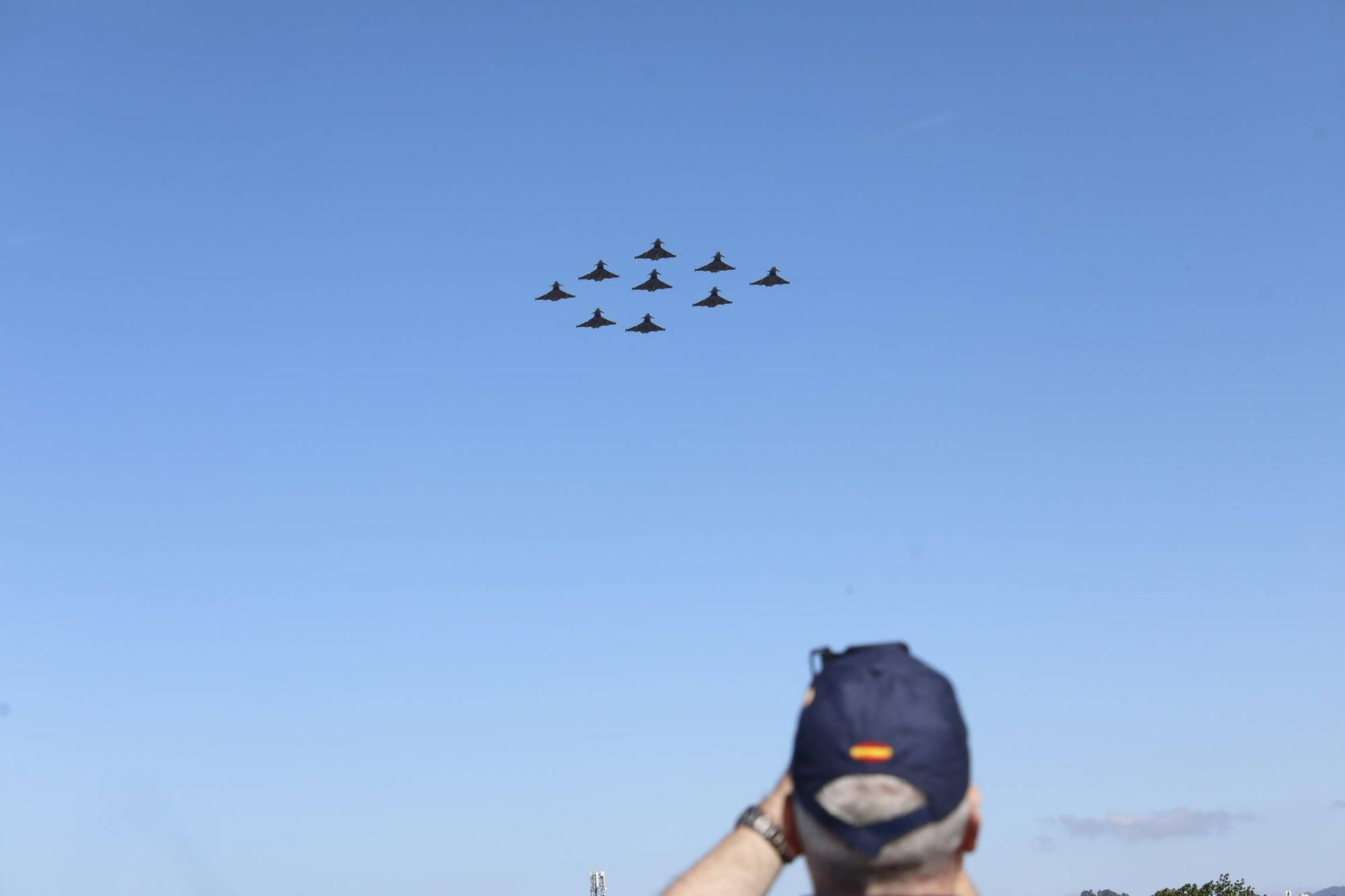 EN IMÁGENES: Así fue la revista naval  del Rey Felipe VI y la exhibición aérea en Gijón por el Día de las Fuerzas Armadas