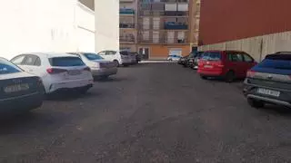 Carlet renueva el asfalto de las zonas de aparcamiento