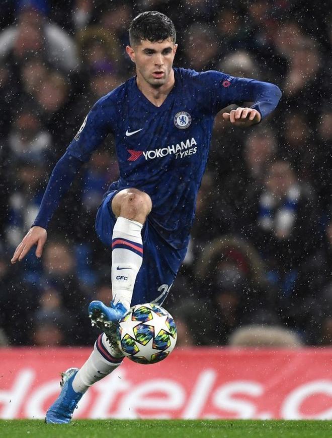 Christian Pulisic del Chelsea en acción durante el el partido del grupo H de la UEFA Champions League entre el Chelsea FC y el Lille LOSC en Stamford Bridge en Londres.