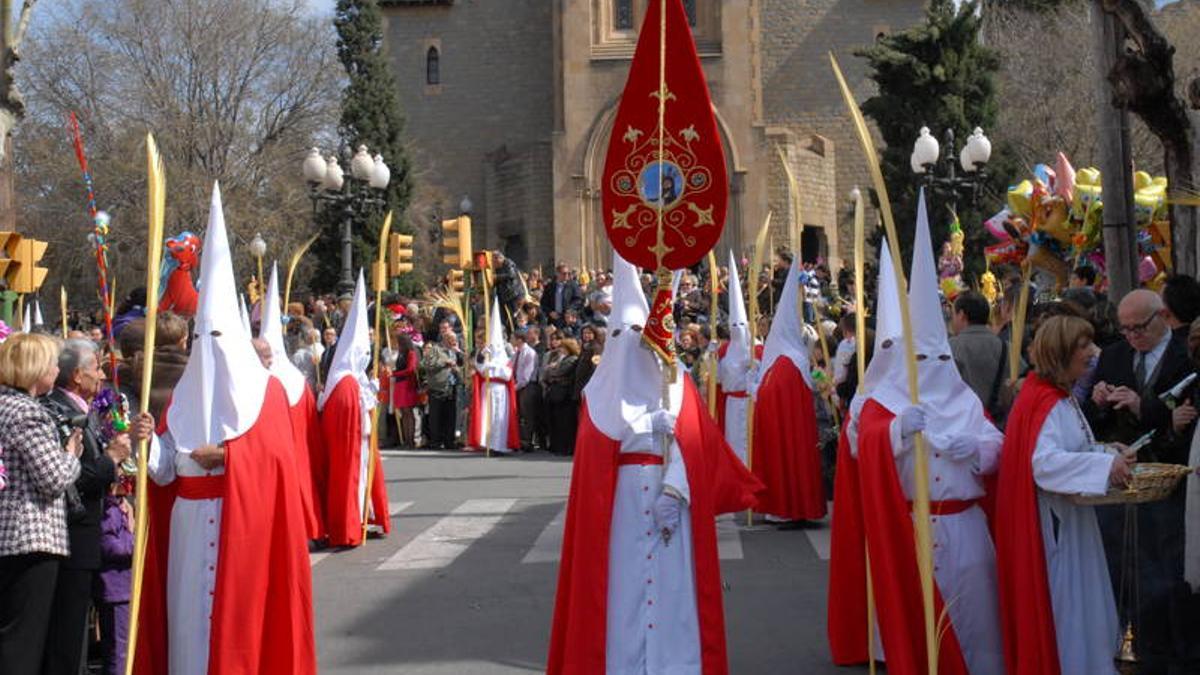 Imagen de archivo de una procesión durante la Semana Santa de Santa Coloma de Gramenet