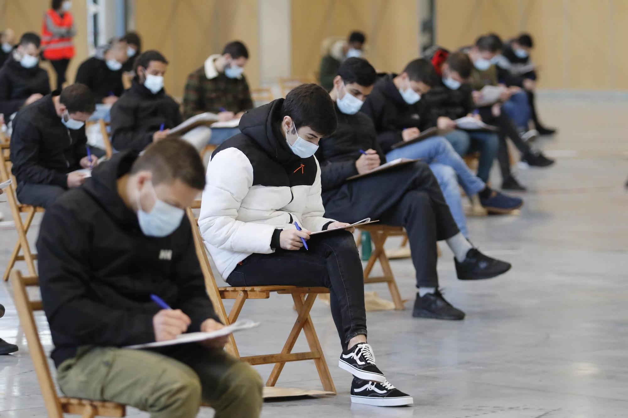 Los futuros bomberos de Vigo pasan a examen