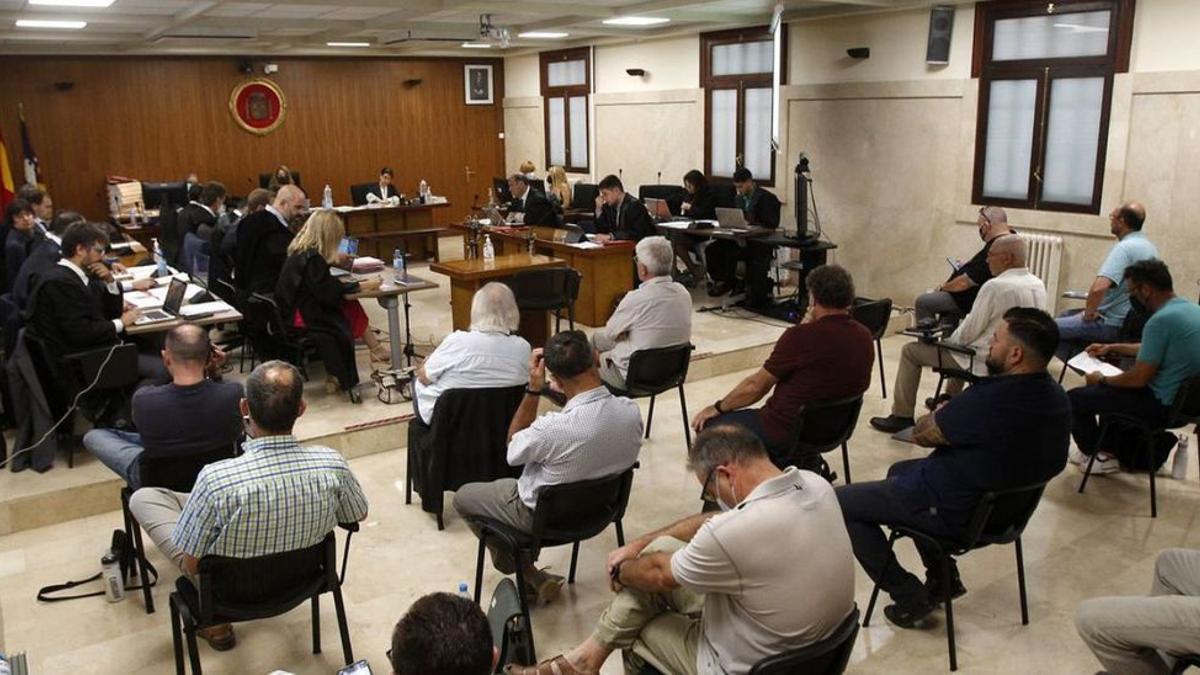 Vista de la sala donde se celebra el macrojuicio por el llamado caso Cursach. B. RAMON