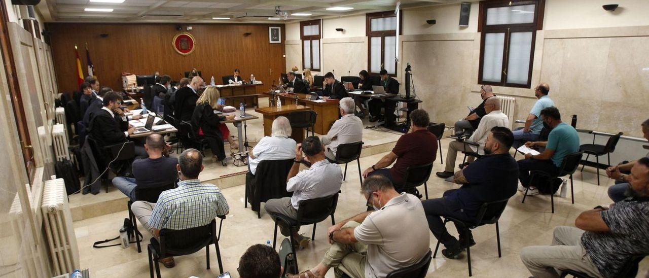 Vista de la sala donde se celebra el macrojuicio por el llamado caso Cursach. B. RAMON