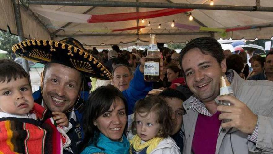 Mexicanos, este verano, en las fiestas de Avión. // Brais Lorenzo