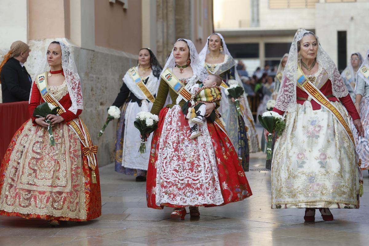 Todas las fotos de la Ofrenda del 18 de marzo por la calle de la Paz hasta las 19:30 horas