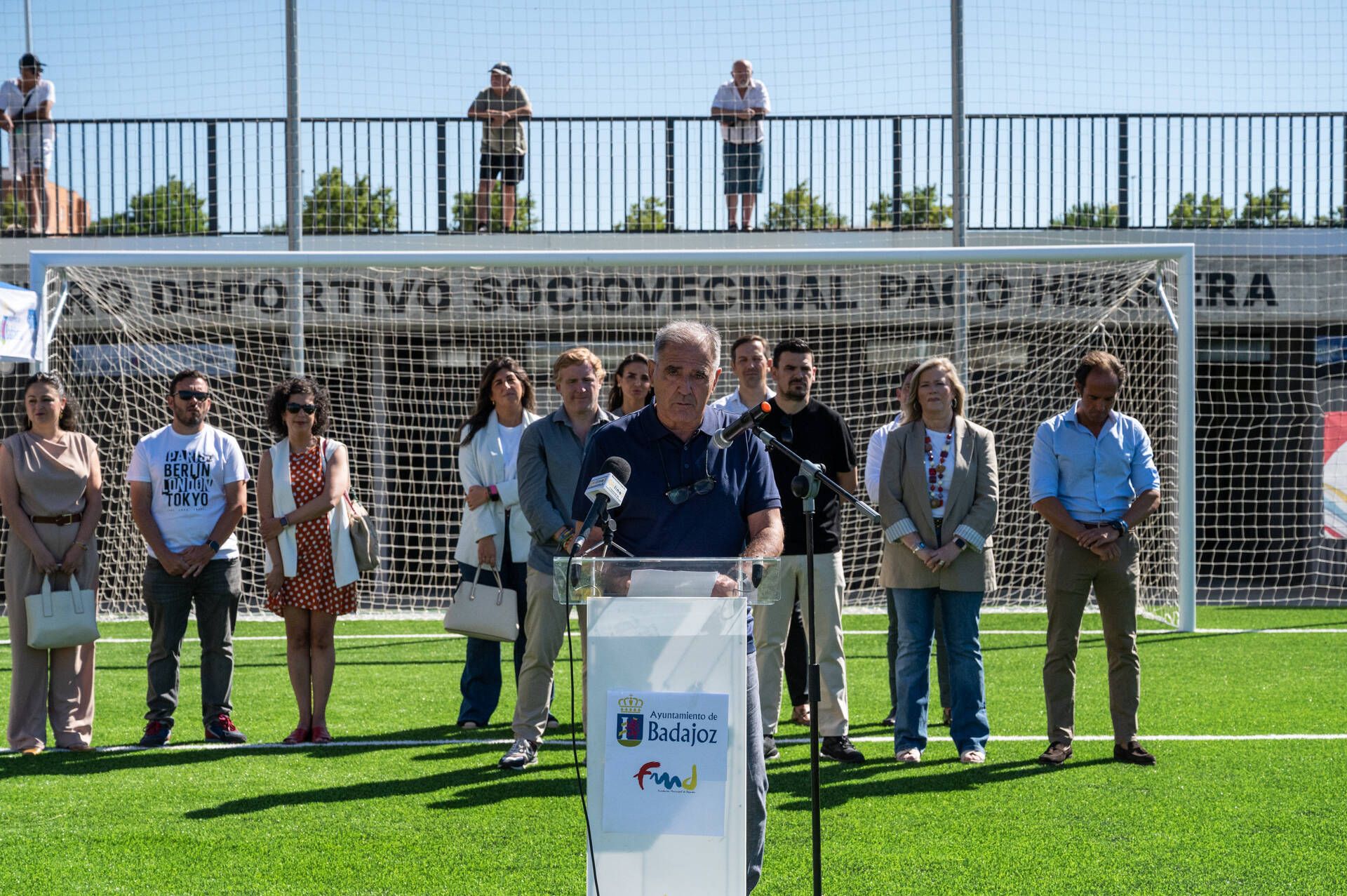 Así ha sido la inauguración de las pistas deportivas de Suerte de Saavedra que llevan el nombre de Paco Herrera.