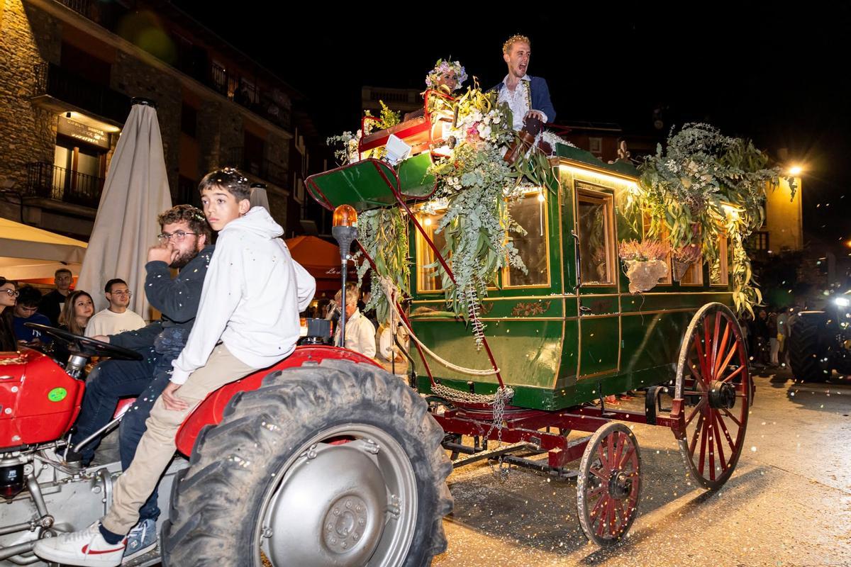 La desfilada nocturna de la Festa de l'Estany
