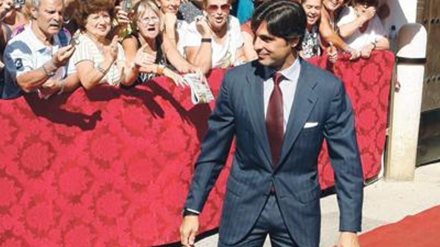 Francisco Rivera Ordóñez, aclamado antes del inicio de la boda de la duquesa de Alba.