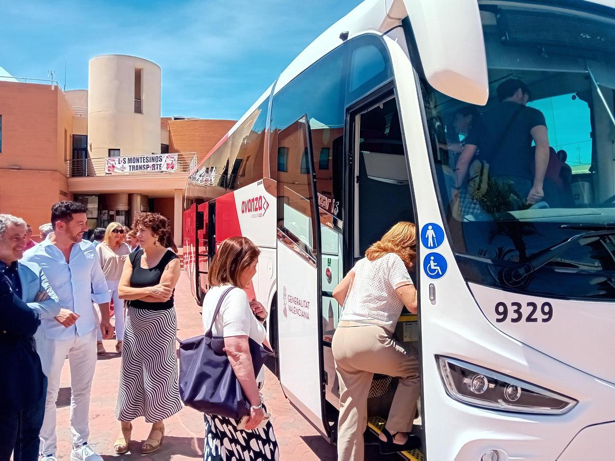 La Generalitat presenta en Los Montesinos una nueva ruta de autobuses en la Vega Baja
