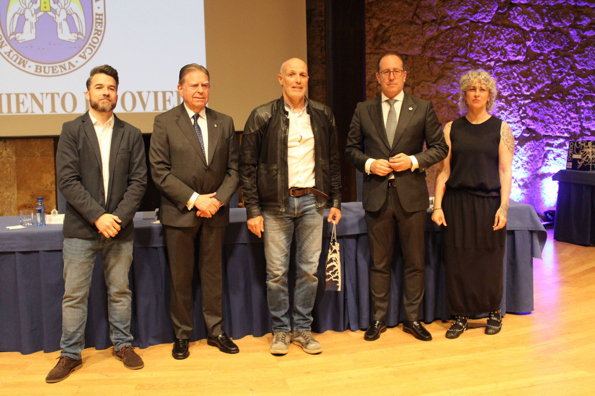 Acto institucional Santa Rita Hora: 11:00 Lugar: Oviedo, Sala de Cámara del Auditorio Príncipe Felipe Descripción: Homenaje a los trabajadores municipales jubilados y a quienes cumplen 25 y 40 años de servicio en el Ayuntamiento.