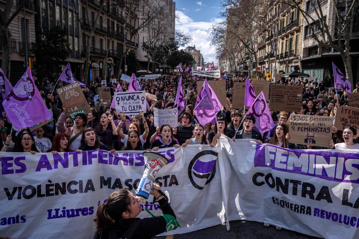 El feminismo toma las calles de Barcelona por el 8M