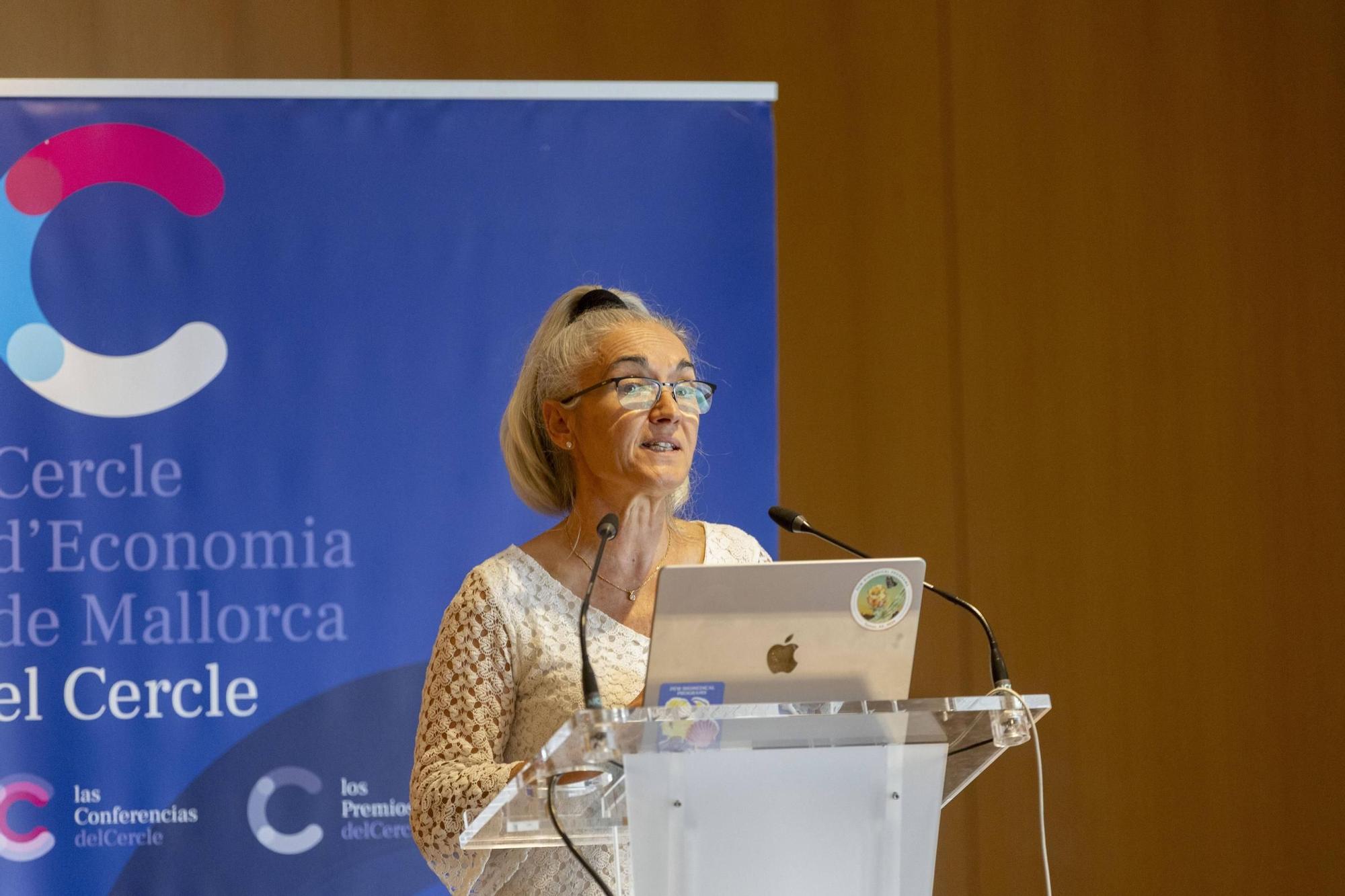 Las imágenes de la conferencia de la doctora Eva Nogales
