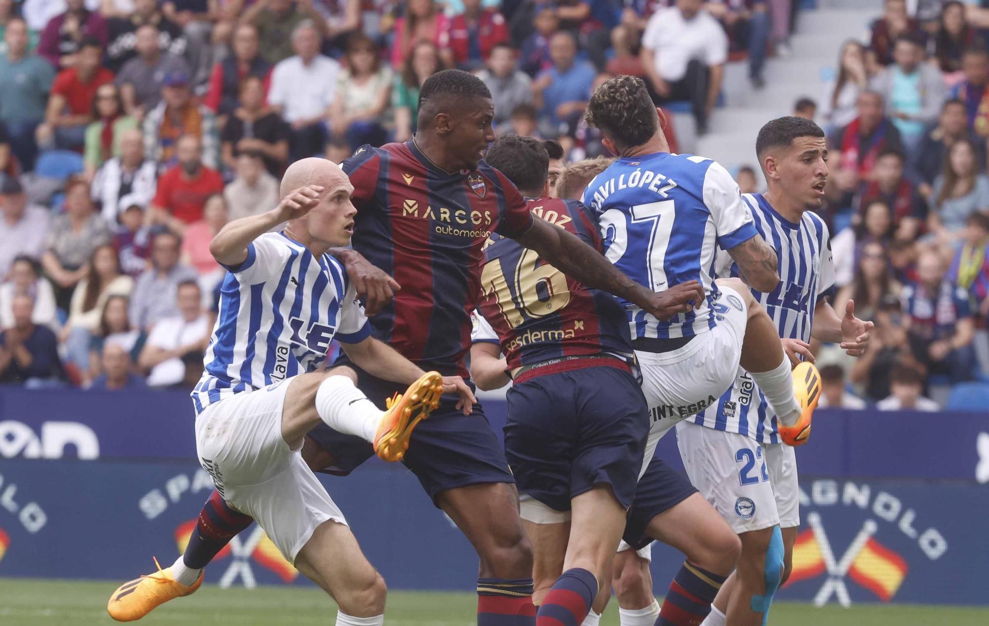 Las mejores imágenes del Levante UD - Deportivo Alavés