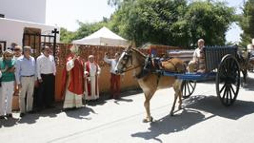 Desfile de carros en las fiestas de es Canar