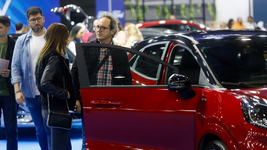 Llenazo en el primer fin de semana de la Feria del Automóvil en València