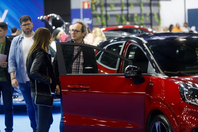 Llenazo en el primer fin de semana de la Feria del Automóvil en València