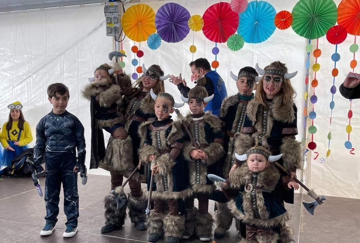 Niños participantes en el carnaval de Villanueva de Córdoba.