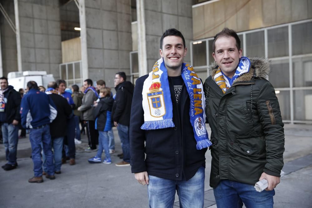 La afición acude a animar al Oviedo ante el Córdoba