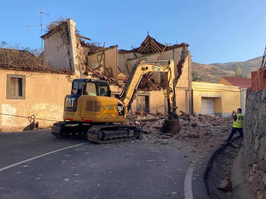 Derrumbe de la fachada de una casa en la carretera del Centro