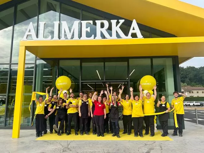 Alimerka inaugura en El Prestín (Parres) uno de sus supermercados más singulares y modernos