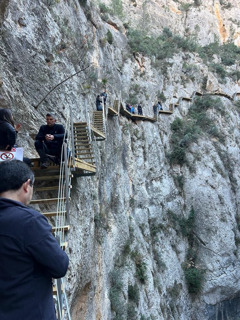 Relleu amplía 150 metros el recorrido de la pasarela que recorre el barranco desde el antiguo pantano