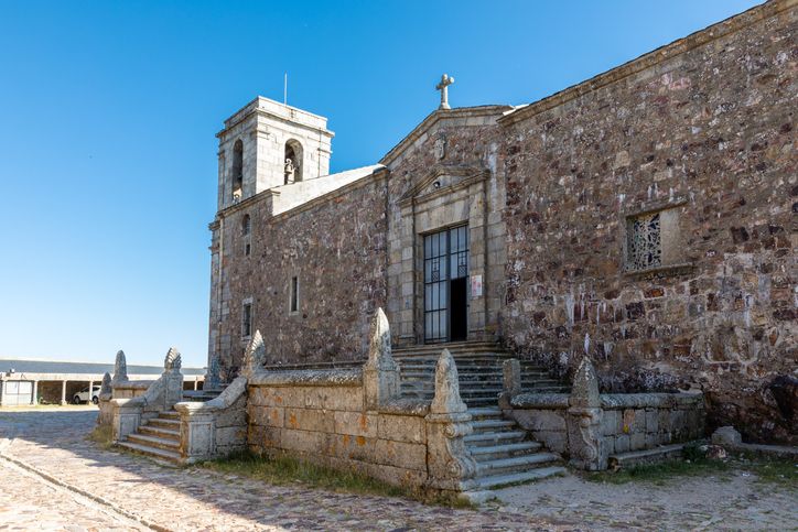 El santuario en Peña la Francia es un destino imprescindible en Salamanca.