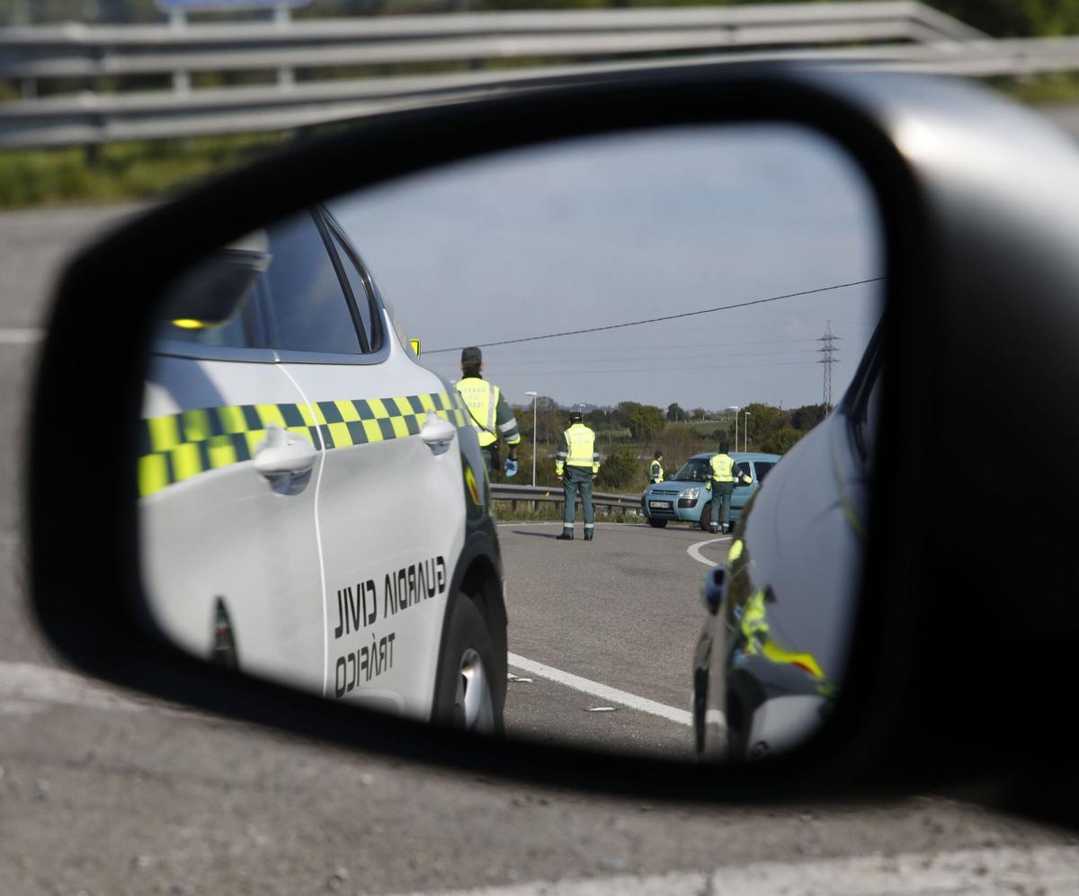 Control de la guardia civil en la salida 31 de la autovía minera en dirección salida de Gijón hacia Mieres
