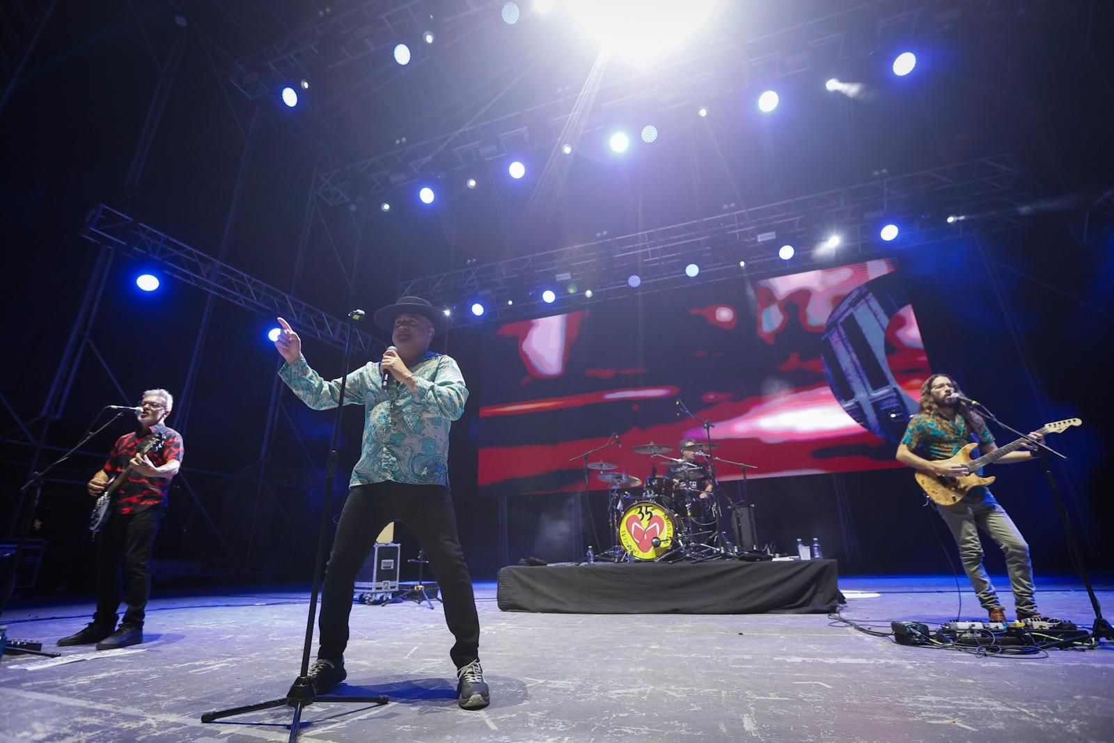 Los No me pises llenan de ritmo y humor el Festival de la Guitarra