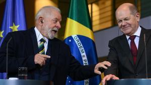 El presidente de Brasil, Luiz Inácio Lula da Silva, y el canciller alemán, Olaf Scholz, durante la rueda de prensa conjunta de este lunes en Berlín.