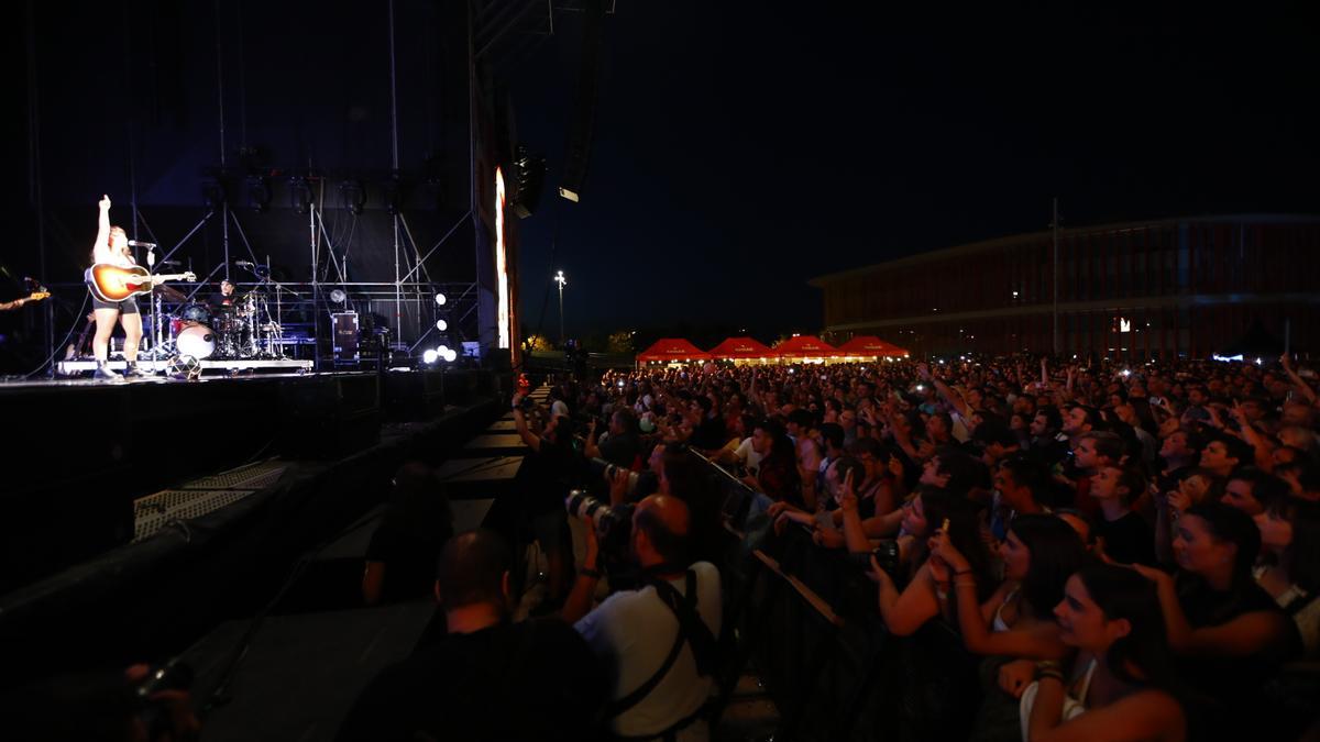 El Vive Latino congregó a casi 35.000 personas en su primera edición en el recinto Expo de Zaragoza.