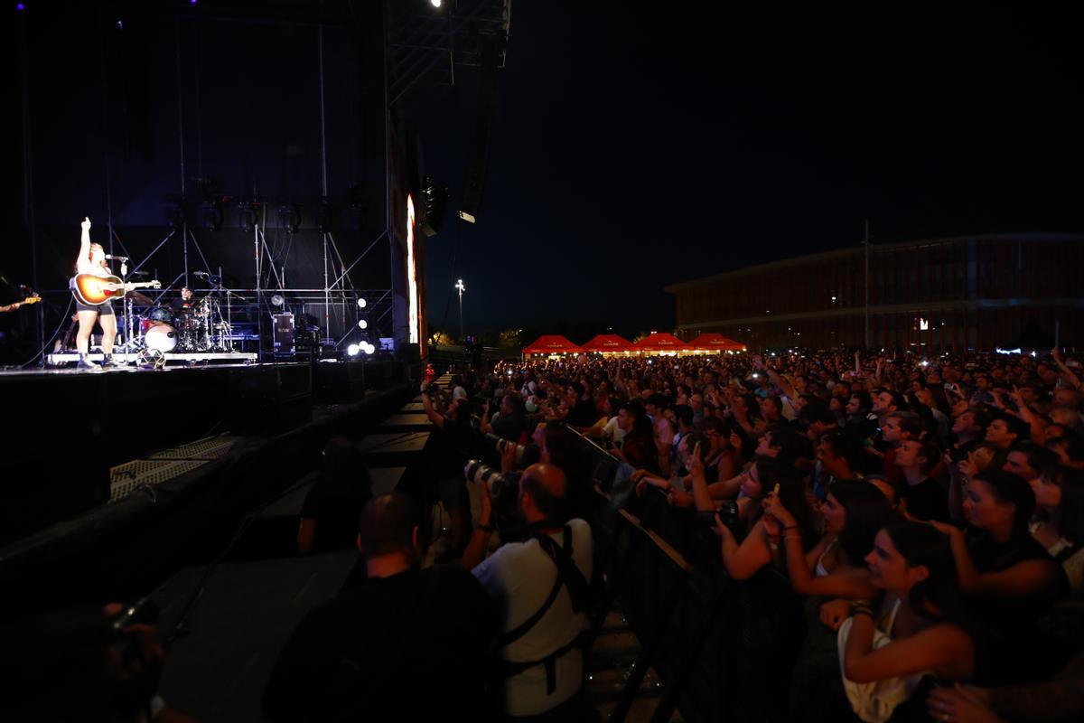 El Vive Latino congregó a casi 35.000 personas en su primera edición en el recinto Expo de Zaragoza.