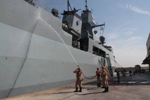 Die Fregatte "Hamburg" im Hafen von Palma