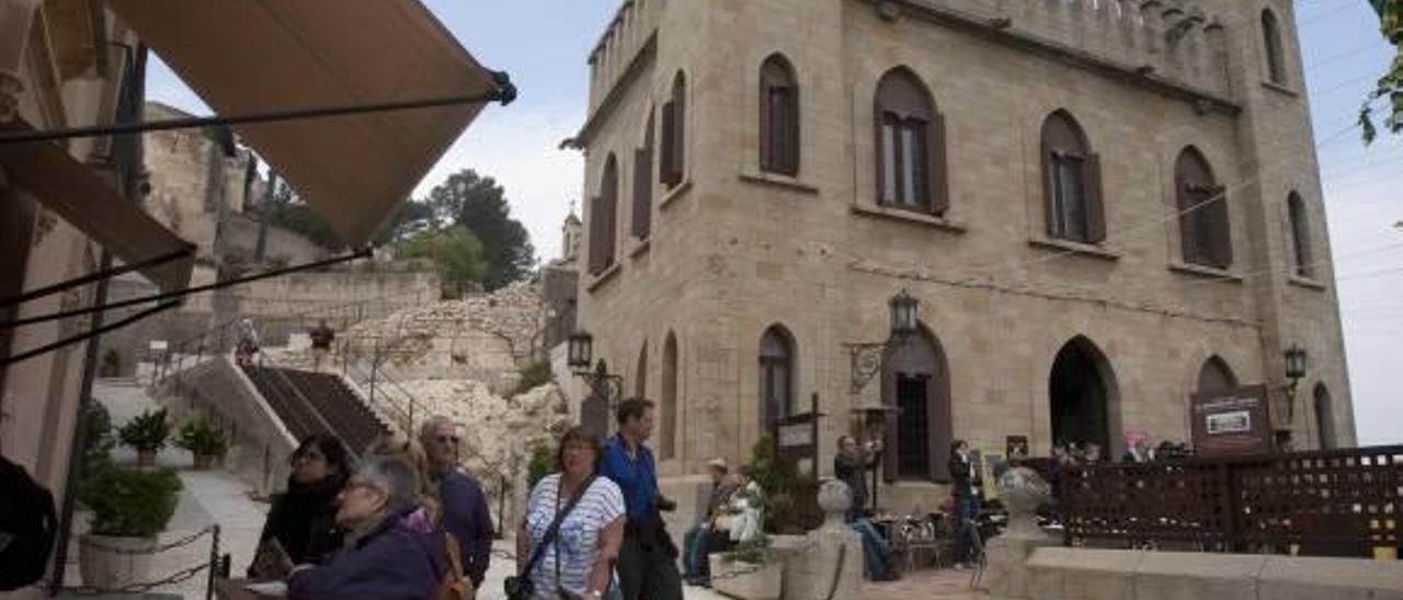 Xàtiva depura la cifra de visitantes al castillo y la «rebaja» hasta los 68.323