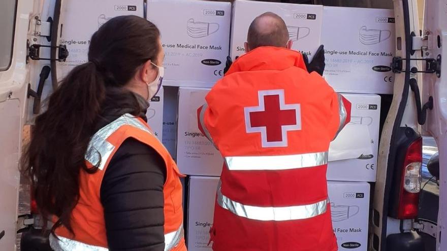 Personal de Creu Roja en una actuació.