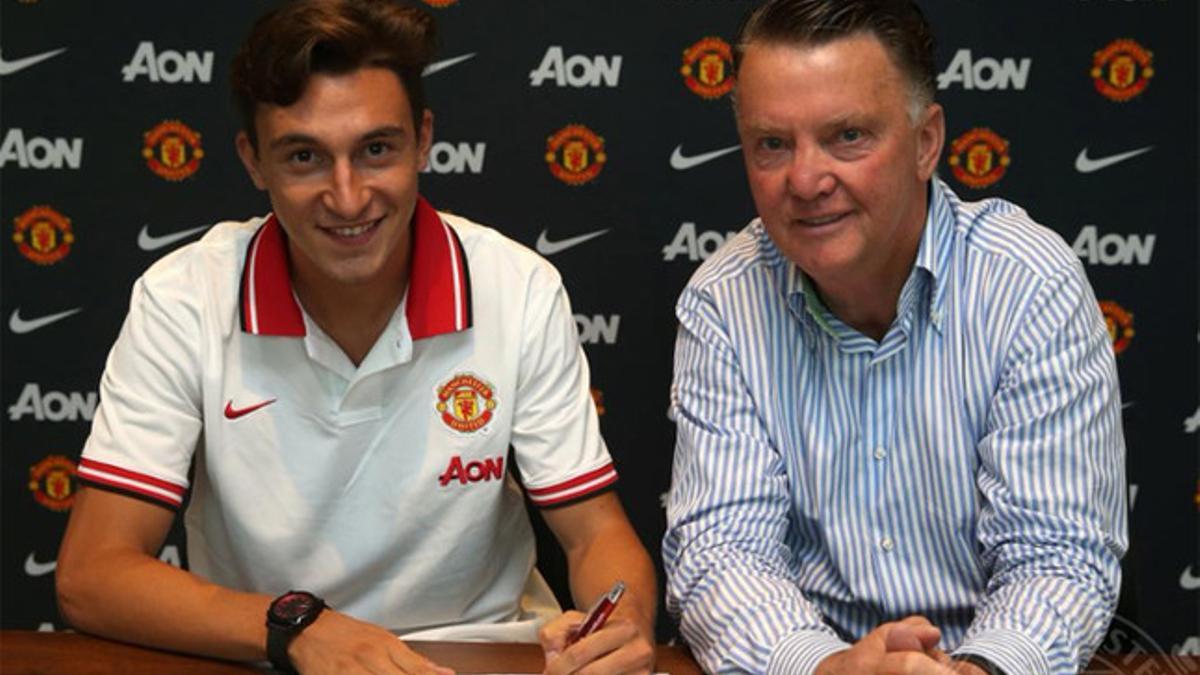 Darmian y Van Gaal, en el momento de la firma