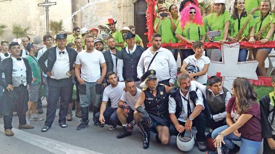 Una ´Mobylettada´ con sabor menorquín en el Sant Joan mallorquín