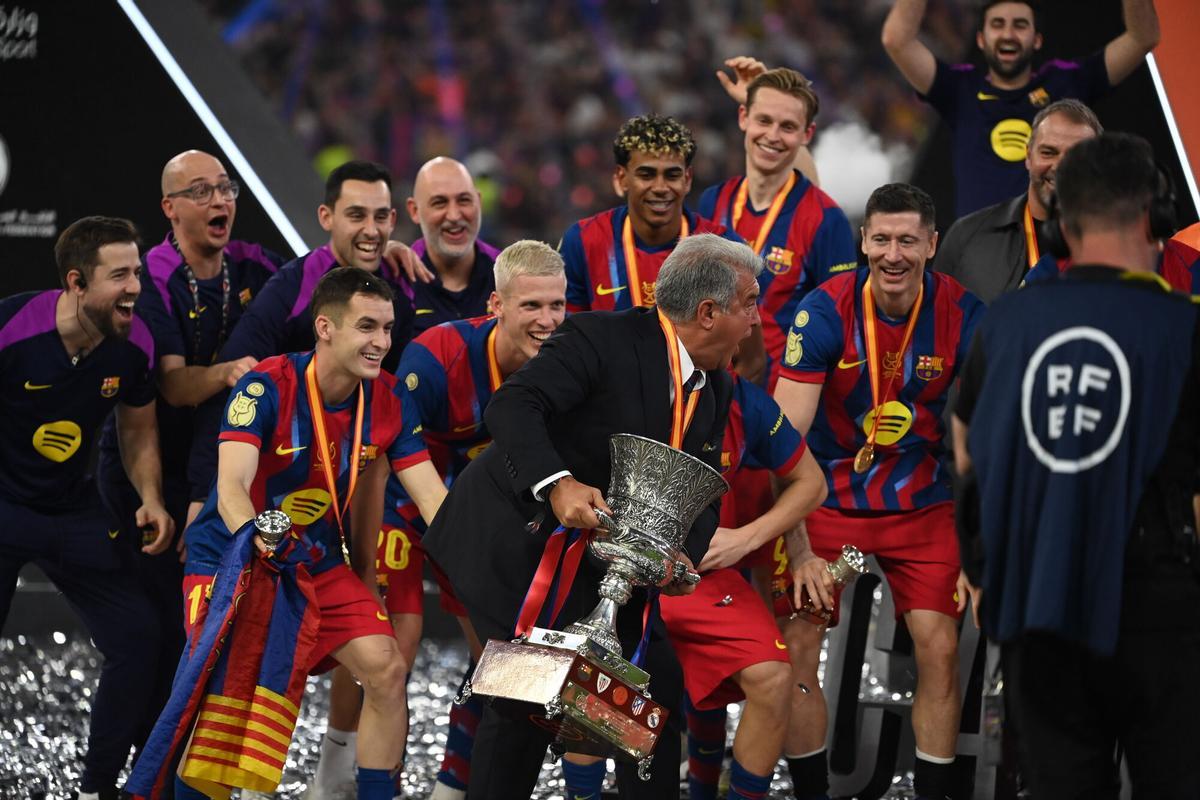 Laporta se mostró exultante al final del partido con la victoria en la Supercopa de España