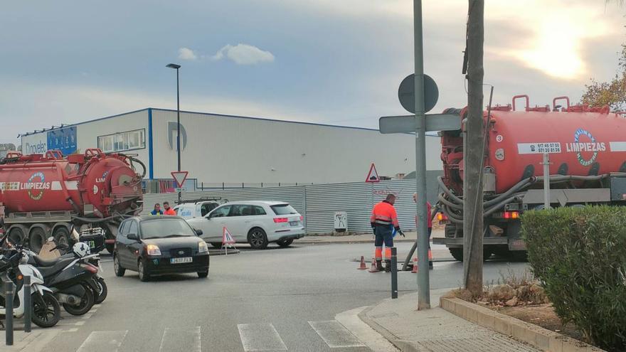 La rotura de una tubería vierte aguas fecales al túnel de Puig d’en Valls