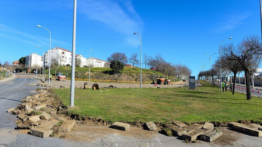 Empieza la obra de la rotonda de Dolores Ibárruri en Plasencia