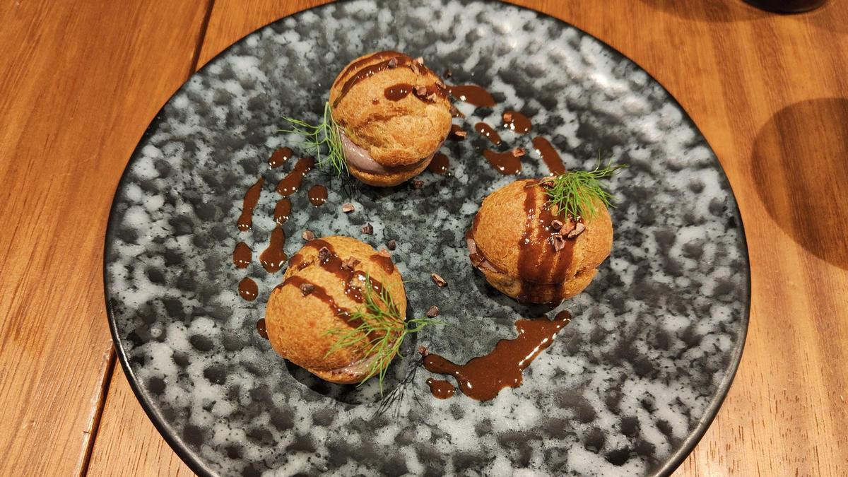 Los profiteroles de paté de pollo de Cruix.