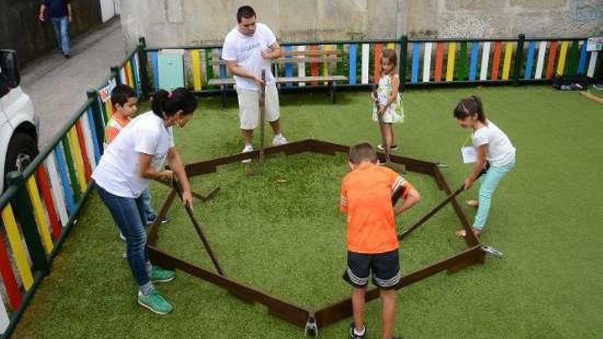 Uno de los juegos realizados ayer en la ludoteca. // Gonzalo Núñez