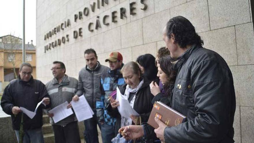 Afectados por los desahucios en Extremadura piden que se paralicen ante la sentencia europea