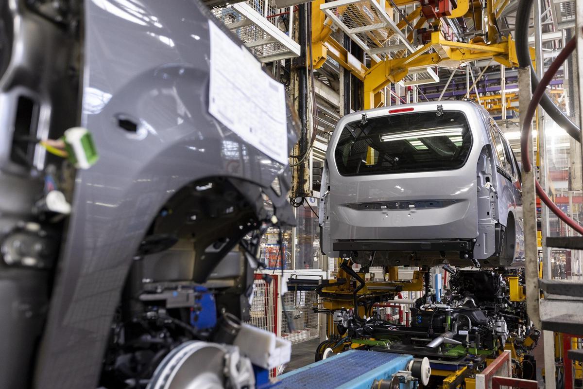 Línea de montaje de los vehículos comerciales ligeros del proyecto K9 de Stellantis Vigo.