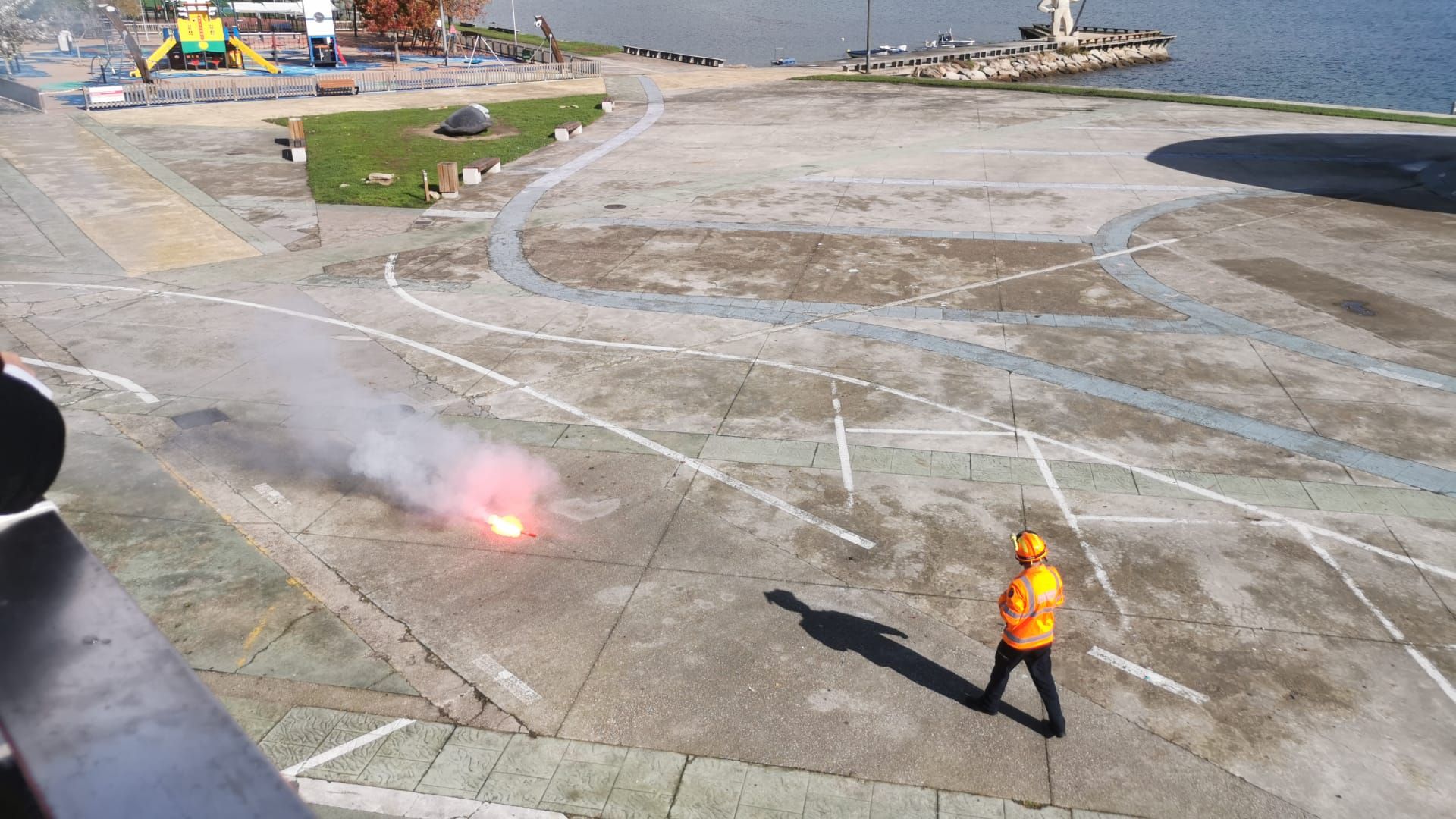 Escenas del simulacro de rescate frente a Moaña.