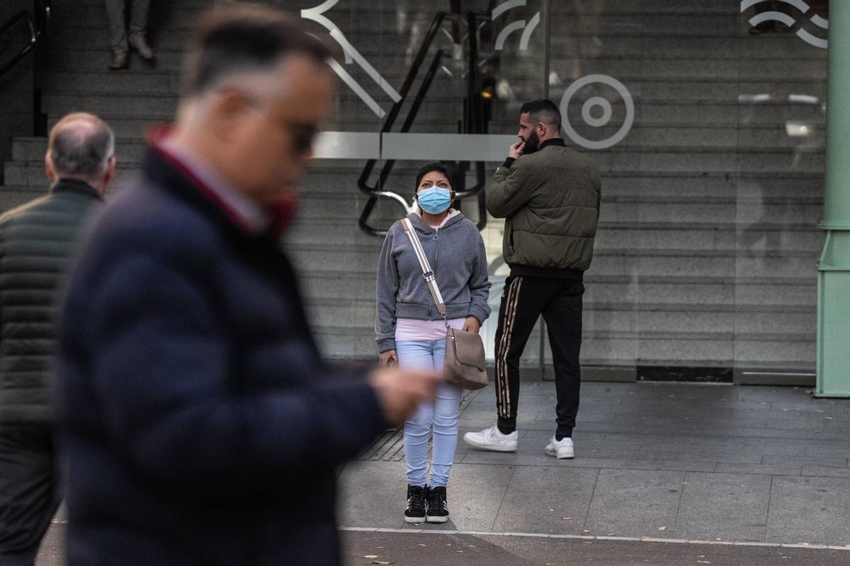 Catalunya obliga a portar mascaretes en hospitals, CAPs i residències per l’auge de la grip