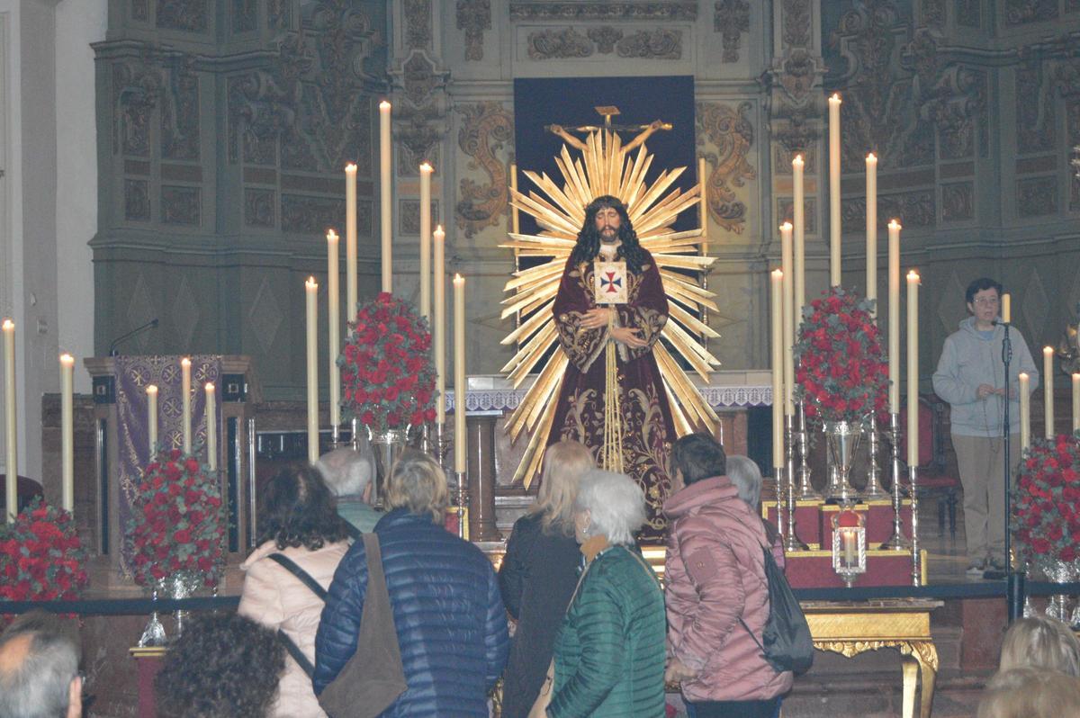 "Siempre se cumple uno": la fe de las tres monedas en el Cristo de Medinaceli