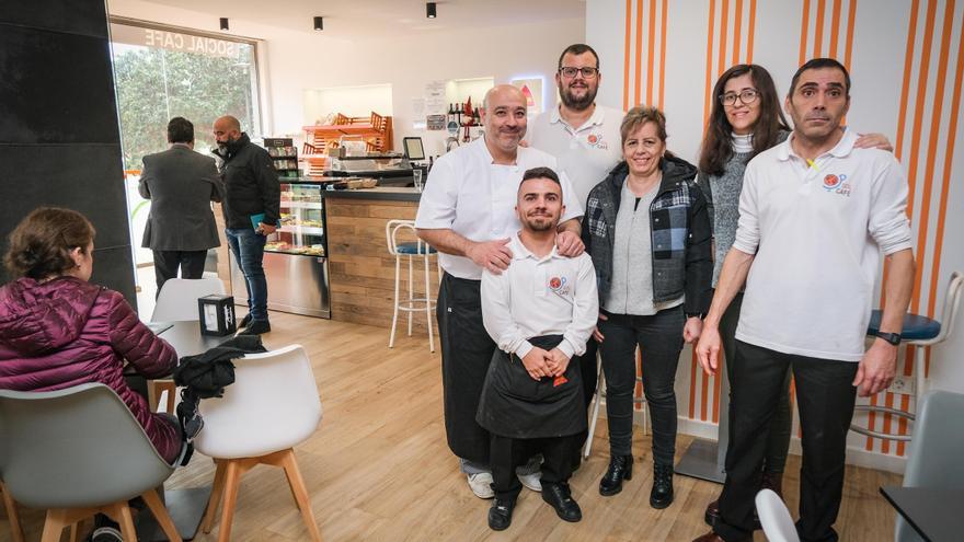 «Con la que está cayendo comprar una botella de aceite a la mitad de precio sigue siendo carísimo»