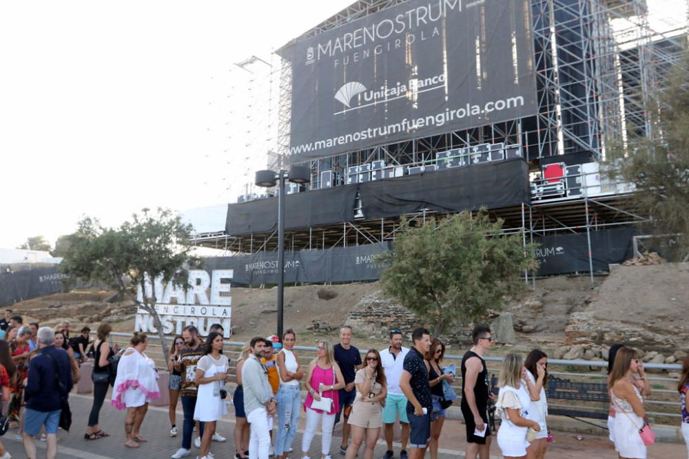 Gran expectación ante el único concierto de Jennifer Lopez en España. Se han formado largas colas hasta la apertura de las puertas del recinto del Marenostrum Castle Park, escenario del concierto.